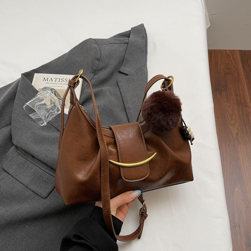 Large Capacity Bag Women's Winter New Casual One-shoulder Armpit Bag Pleated Commuter Dumpling Bag
