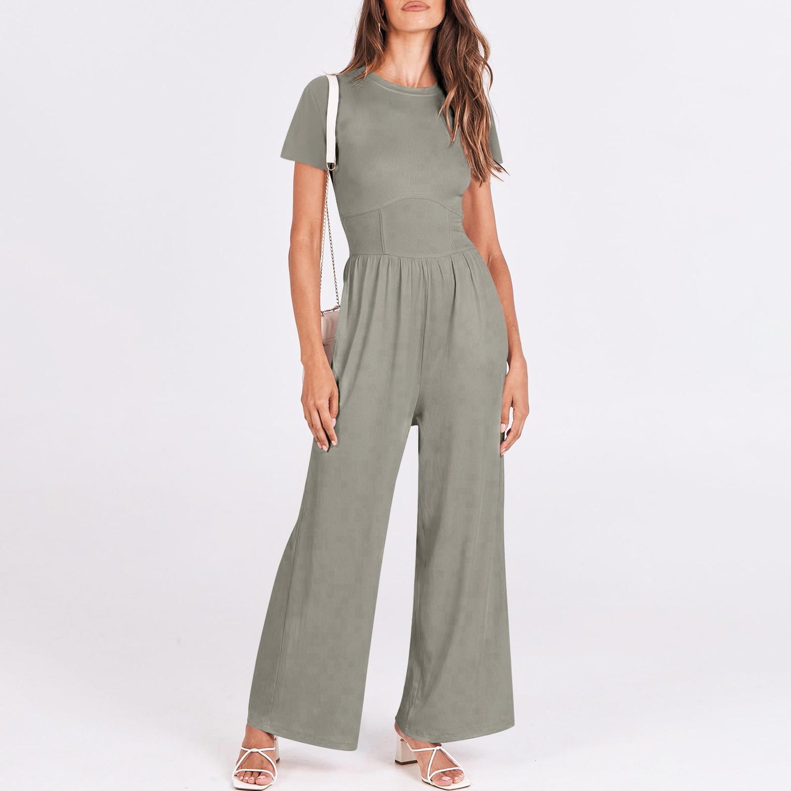 

Женский летний однотонный комбинезон с высоким воротом и короткими рукавами на молнии с широкими карманами S