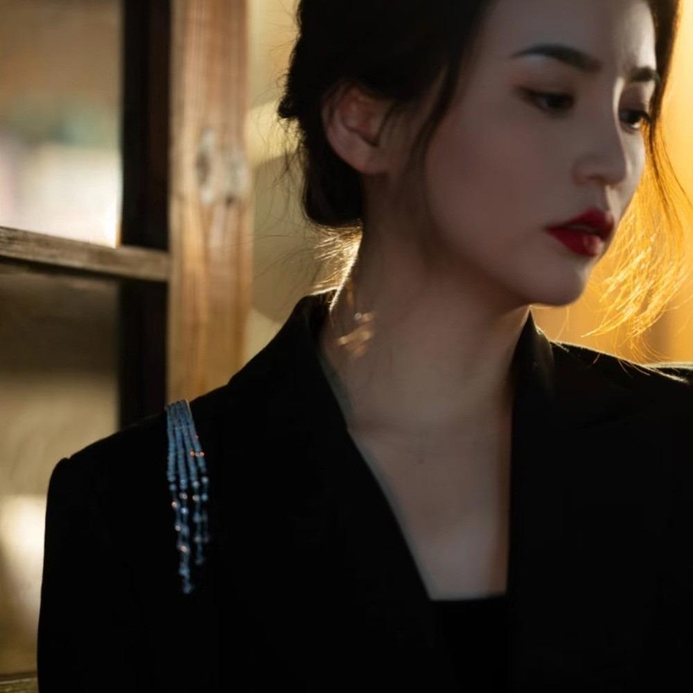 Vintage Long Tassel Brooch Light Luxury Shoulder Flash  Suit Accessories