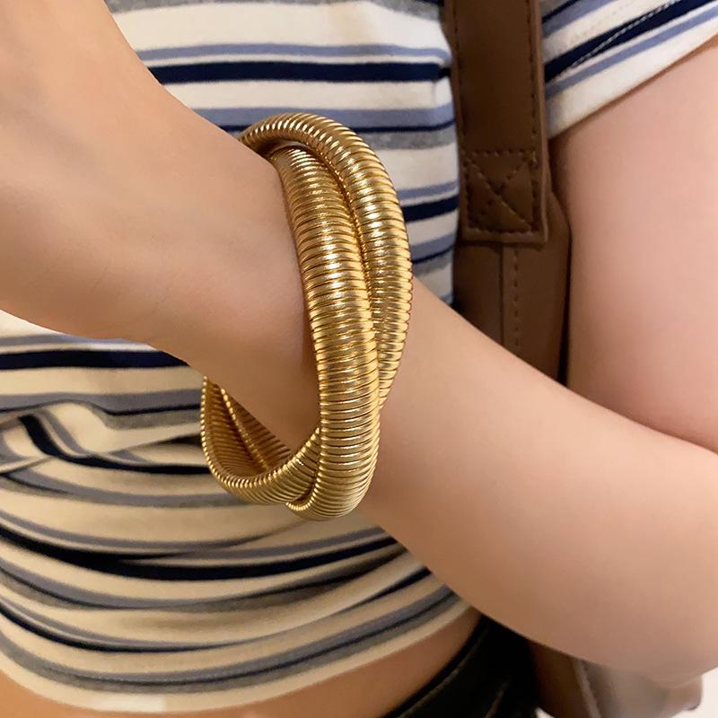 Elegant Retro Snake Twist Open Bangle: Luxurious Versatile Jewelry for Women