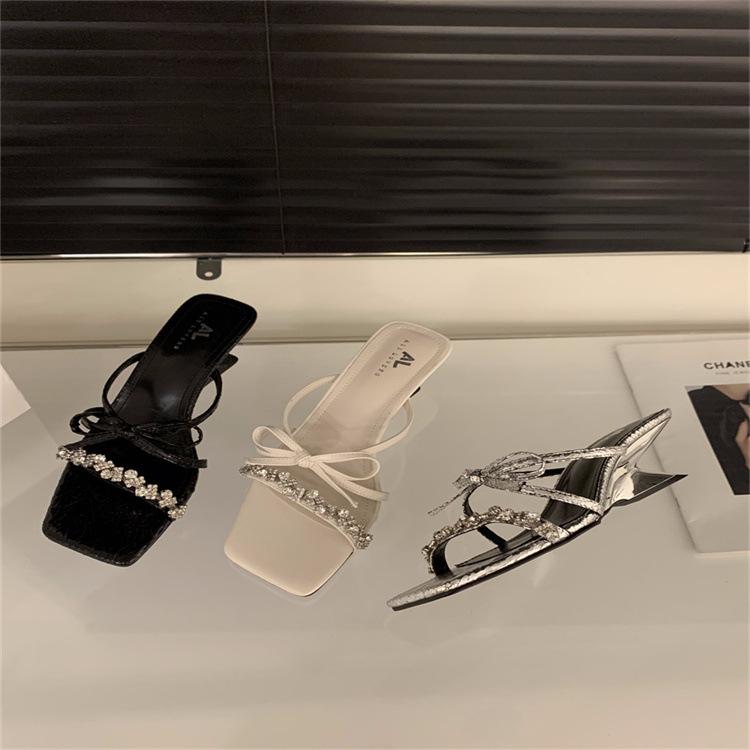 Hong Kong slope heel cool slippers women's shoes 2025 new summer French outer wear skirt medium high heel rhinestone sandals