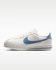 DN1791-119 Nike Cortez in Pelle "Sail/Work Blue" (Da donna)