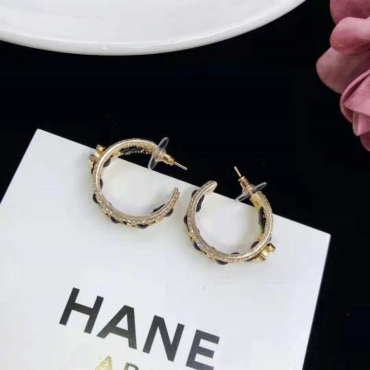 Kolczyki Xiangjia z podwójnym C ze skóry - Modny styl celebryty