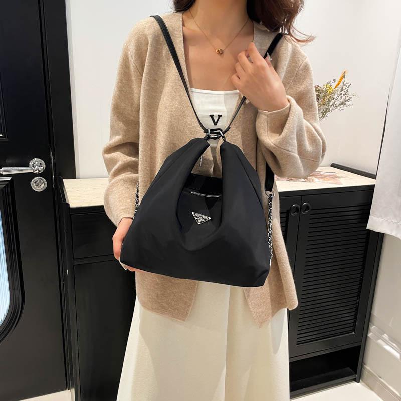 

Женская сумка-тоут 2025 новая большая вместительная сумка-рюкзак для поездок многоцелевая повседневная наплечная сумка спортивная сумка для улицы 36.5*10*30 чёрный