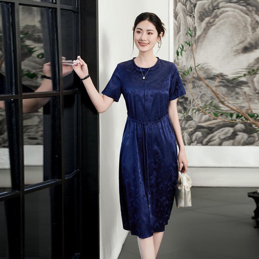 

Шелковое жаккардовое платье женское летнее новое темпераментное маленькое шелковичное короткий рукав средней длины XXL темно-синий