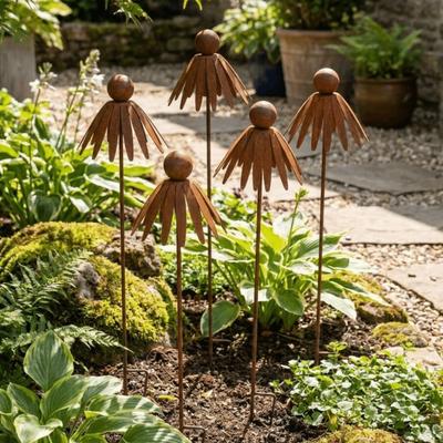Weather Resistant Metal Daisy Stake Rusted Iron Curved Petal Stake Rustic Garden Art  Lawn Patio