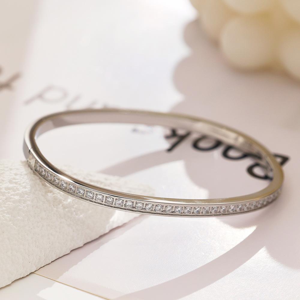 Hot Fashion Diamond-inlaid Bracelet, Exquisite Holiday Gift for Girls, High-end Star Bracelet