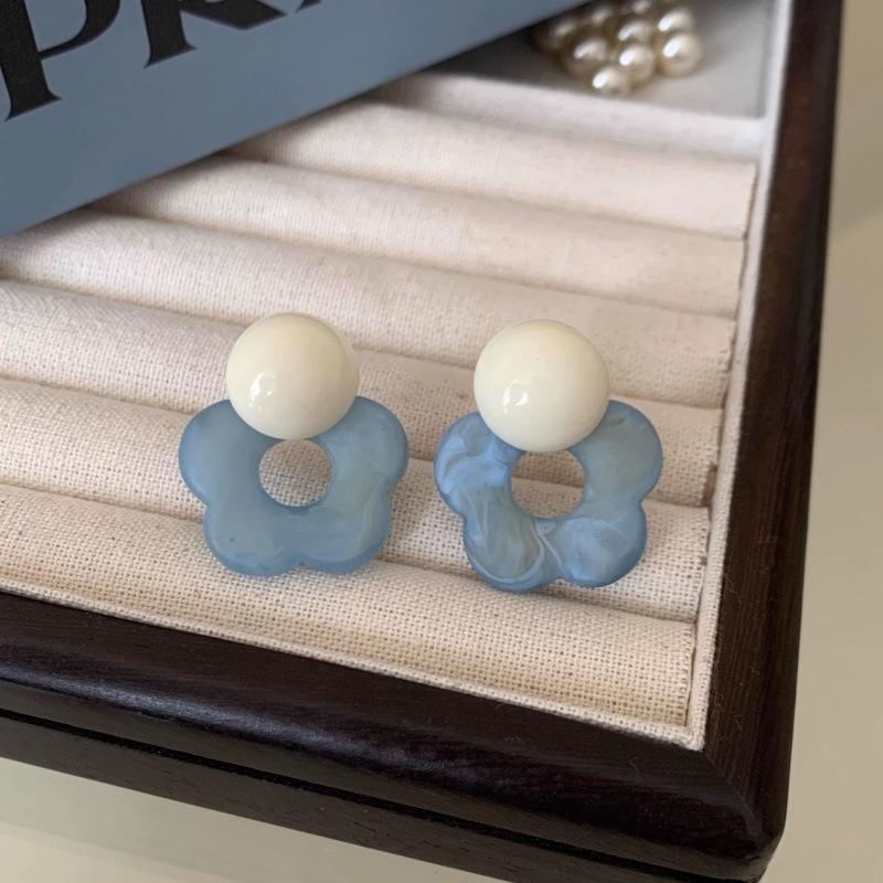 

Salt smudge fresh flower stud earrings sterling silver summer light luxury niche earrings new design senior earrings
