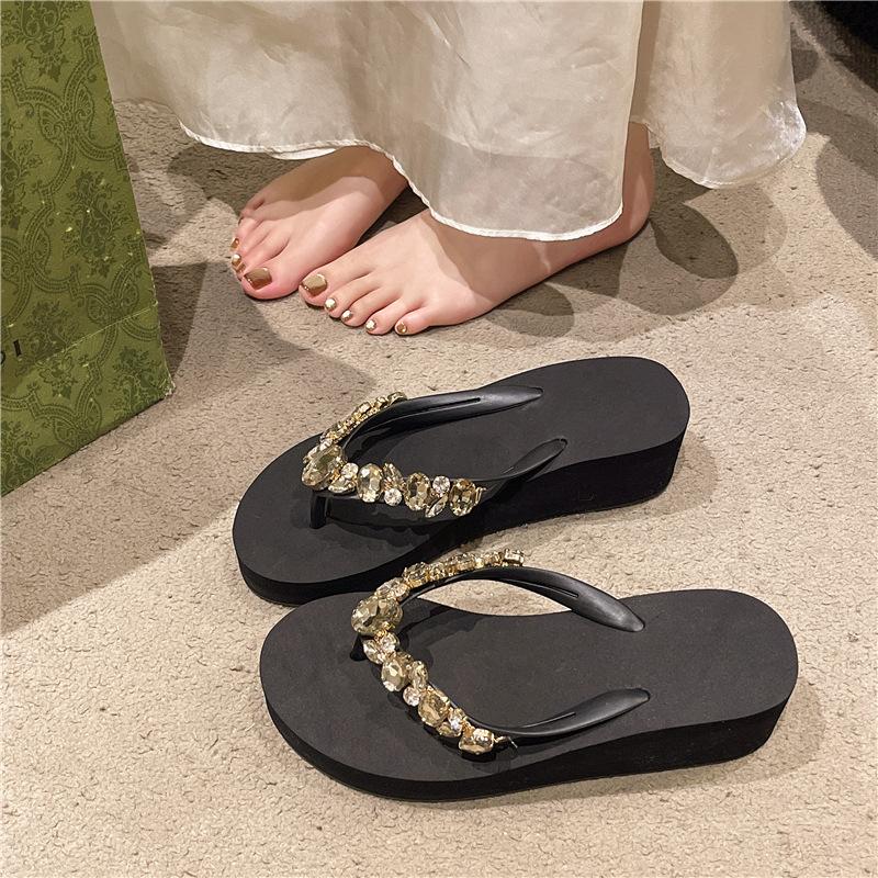 2025 New Comfortable and Fashionable All-match Beach Shoes Non-slip Soft Bottom Casual Flip-flops Rhinestone Chain Flat Slippers