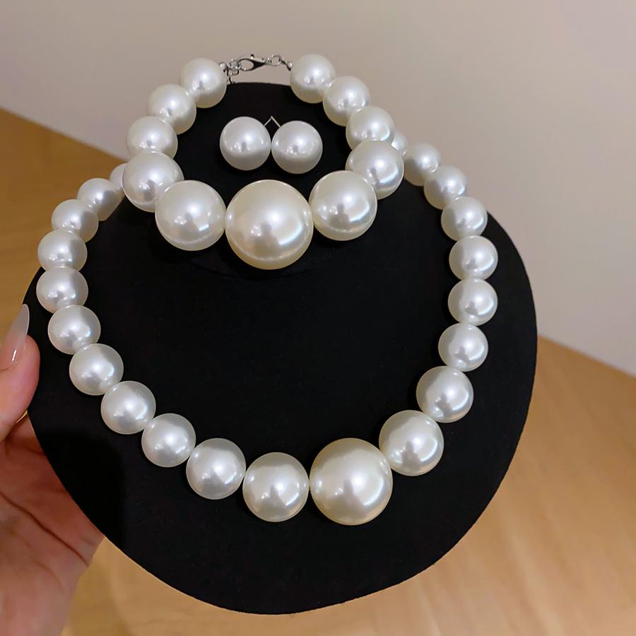French Retro Pearl Necklace, Earrings, and Bracelet Set for Women - Elegant and Versatile
