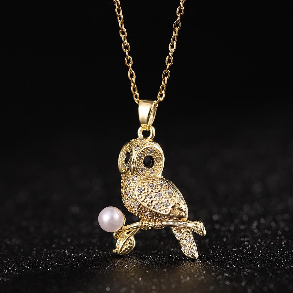 Colorful Zircon Pearl Hummingbird Flying Pendant Necklace Titanium Steel Collarbone Chain Women's Unique Design