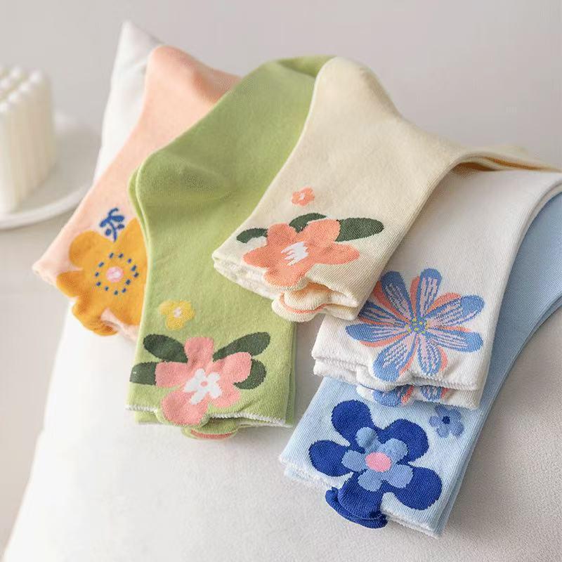 1 Pair Women Cotton Socks Sweet Tulip Flowers Socks For Girls Famale Japanese Harajuku Mid Tube Casual Socks