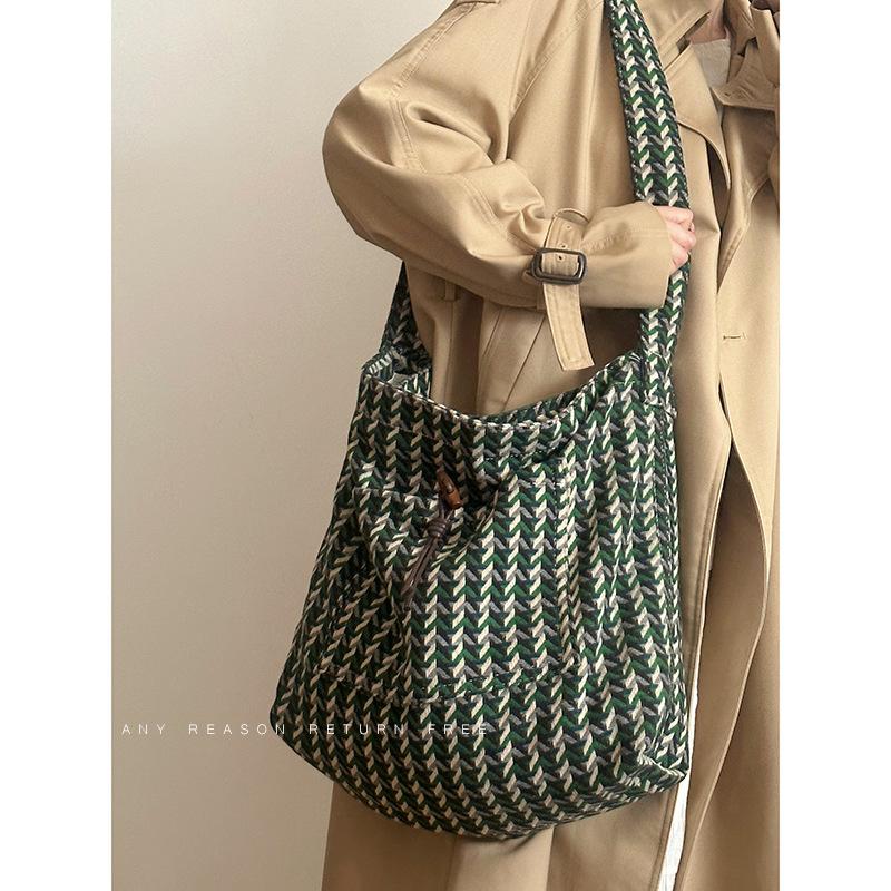 

Корейская ретро шерстяная клетчатая холщовая сумка женская 2025 новая большая вместительная сумка-тоут сумка-мессенджер через плечо для поездок на работу зелёный