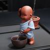 Lila Sand Tee Haustier Urinieren Kleiner Mönch Ornamente Kreativ Urin Kinderpuppe Sprühwasser Keramik Figur Handwerk Tee Filter Zubehör