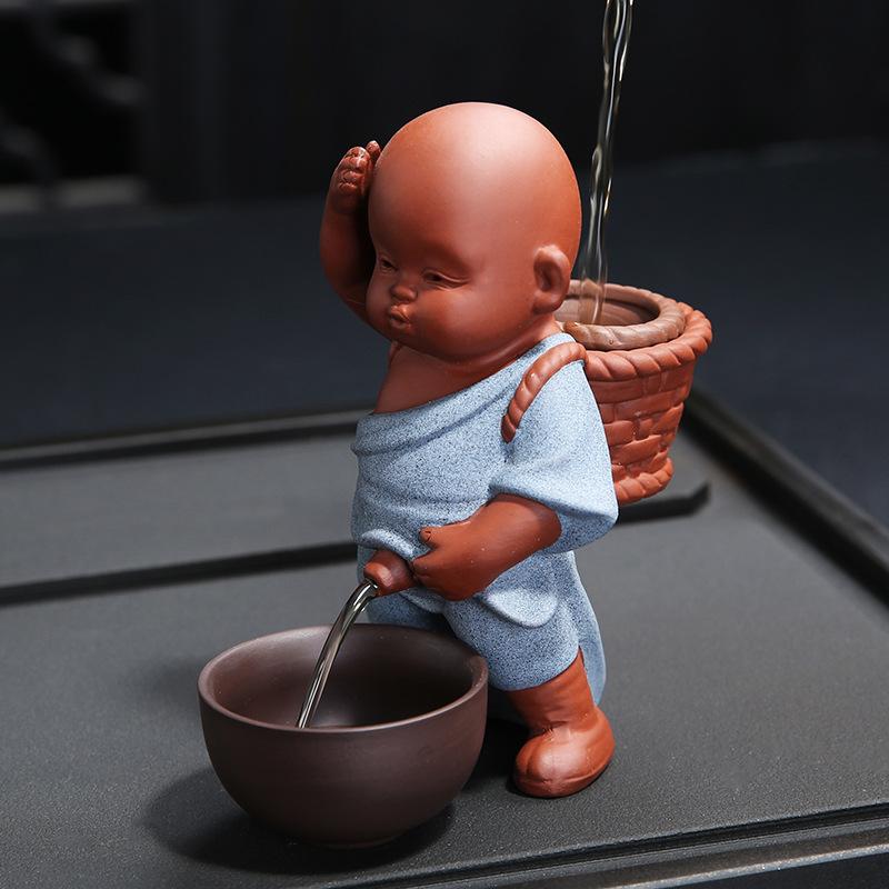Lila Sand Tee Haustier Urinieren Kleiner Mönch Ornamente Kreativ Urin Kinderpuppe Sprühwasser Keramik Figur Handwerk Tee Filter Zubehör