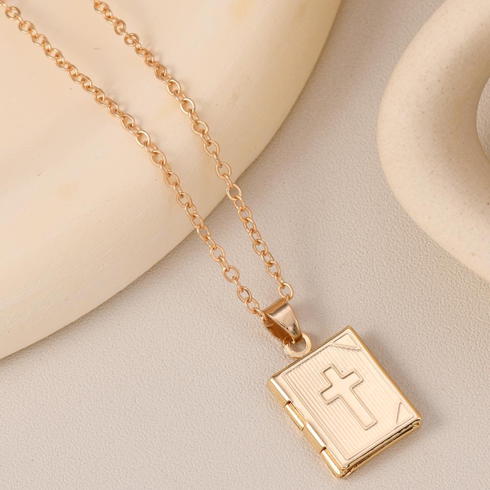 Elegant Women's Titanium Steel Necklace: Micro-inlaid Diamond & Cat's Eye Pendant, Non-fading Luxury Clavicle Chain