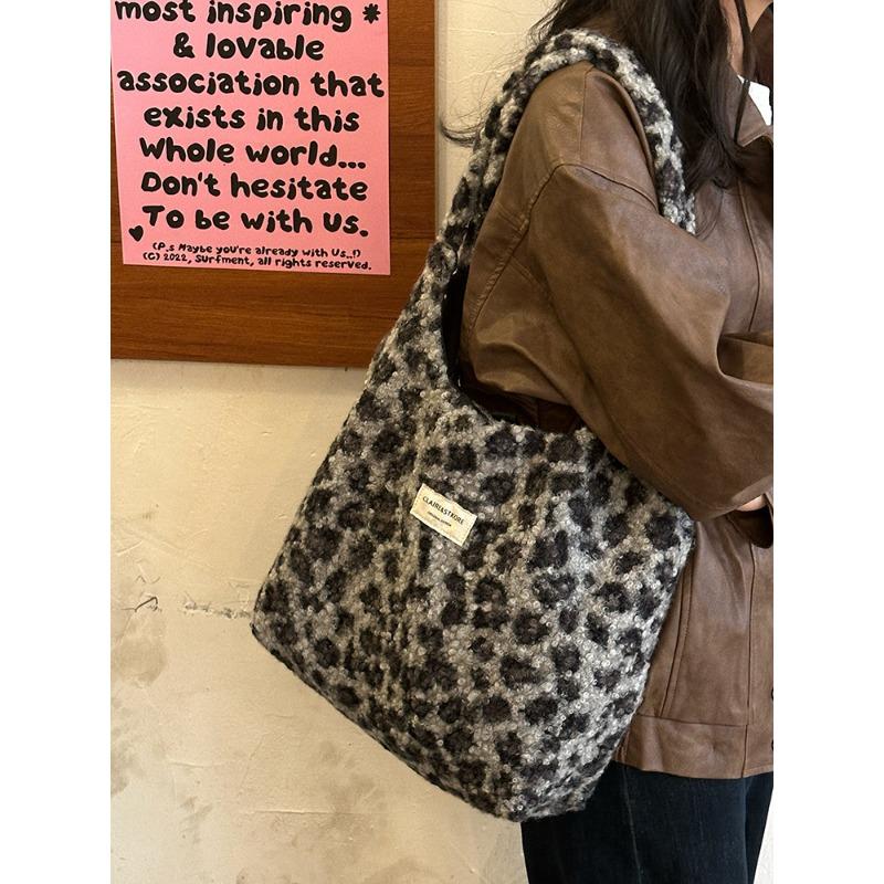 

Корейская ретро сумка-тоут с леопардовым принтом, новая модная сумка под мышкой в студенческом стиле, большая вместительная повседневная плюшевая сумка на плечо