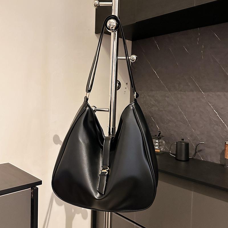 

Niche simple large-capacity tote bag, new fashionable versatile shoulder messenger bag, work commuter bag чёрный