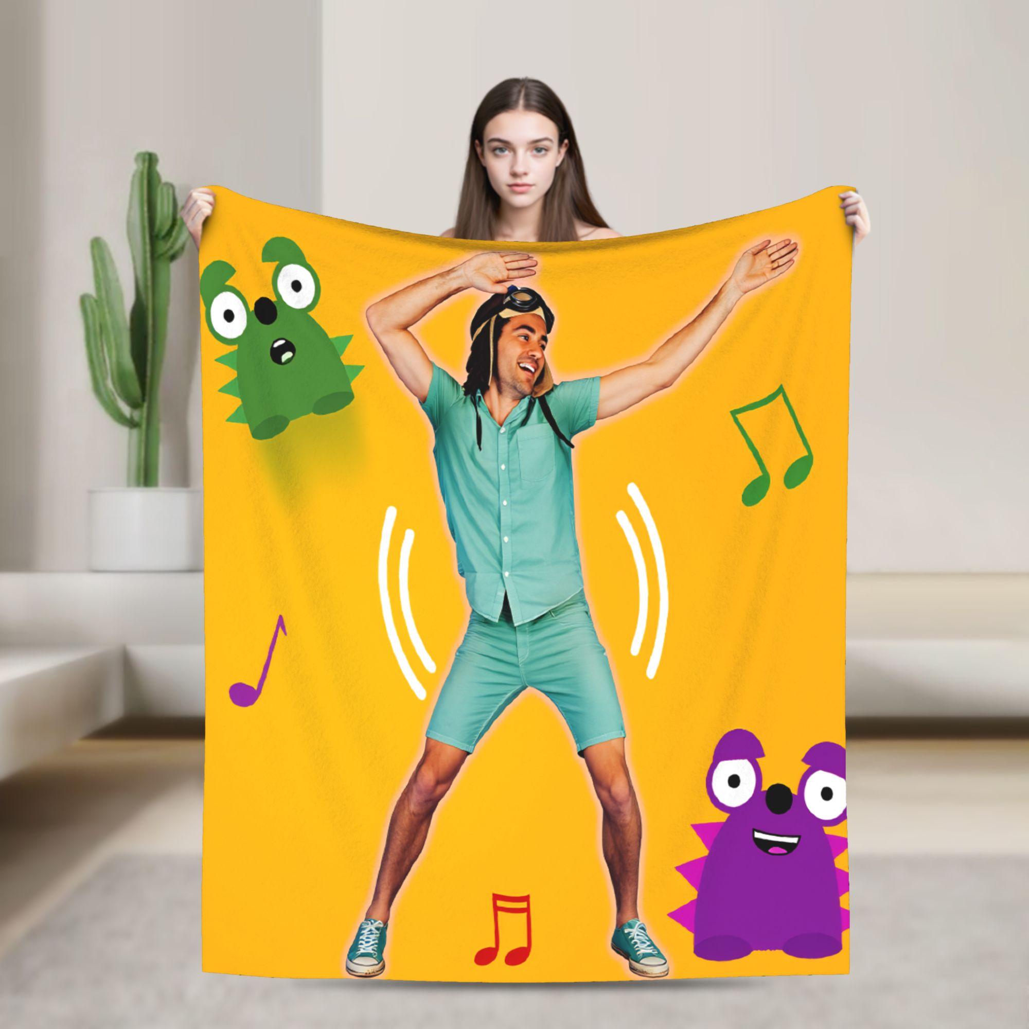 Monika Chen Unisex White Dannys Go Blanket Quality Cozy Throw Blanket Spring Travel Car Bedroom Casual Bedspread
