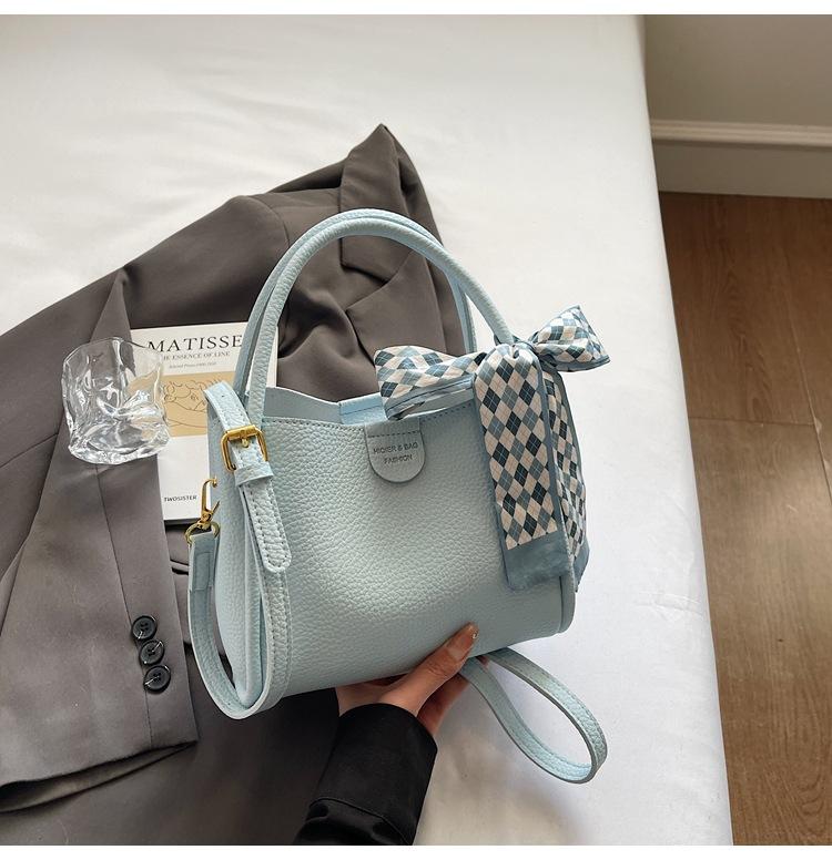 This year's popular bag 2025 new trendy Japanese and Korean small bag women's bag simple bucket bag shoulder bag crossbody portable