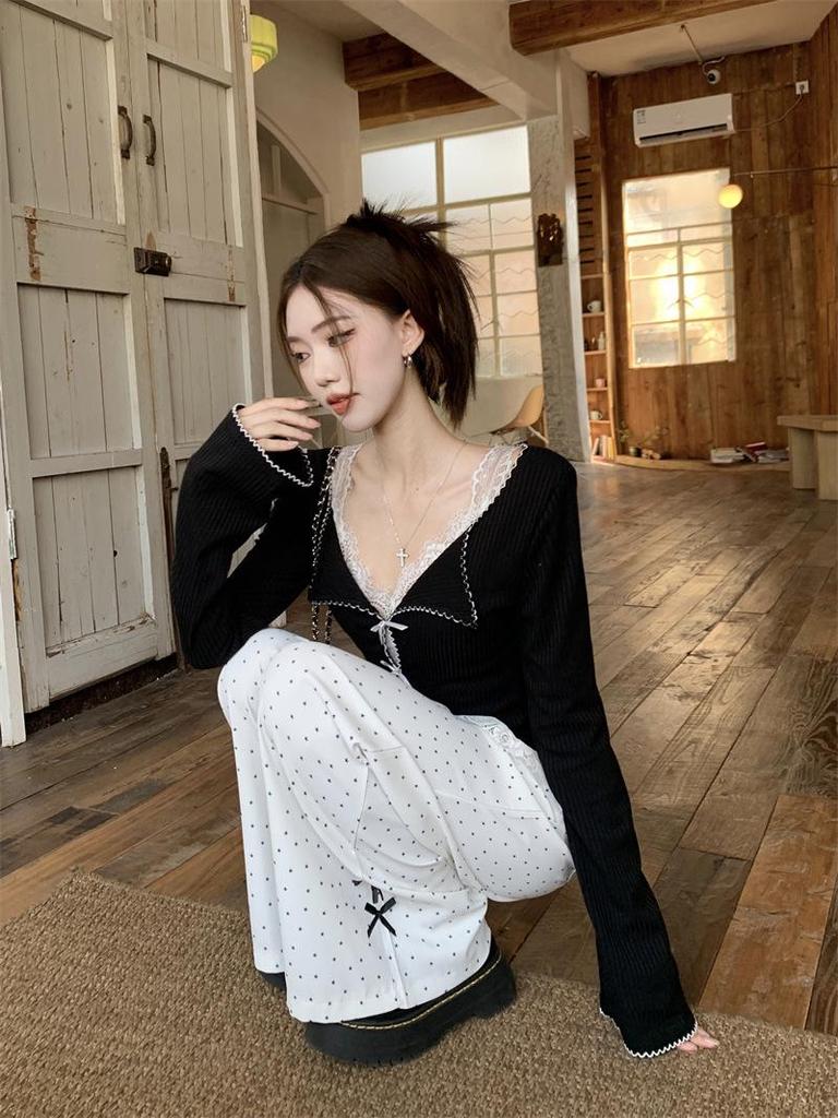 Ensemble 3 pièces pour femmes: Camisole Tricotée avec Dentelle Découpée et Nœud, Haut à Manches Longues et Pantalon Large Taille Haute à Pois