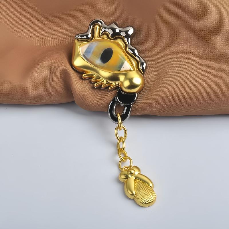 Retro Baroque Style Gold Eye Brooch Long Pearl Tassels Vintage Women Lapel Pin for Bridesmaid Dress Decor Nice Gift