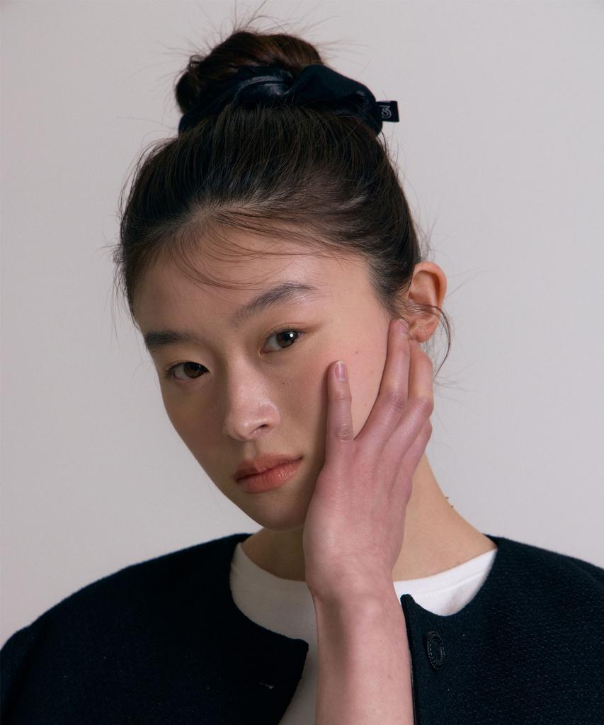 38Comeoncommon Sheer Scrunchie (Shine Black)