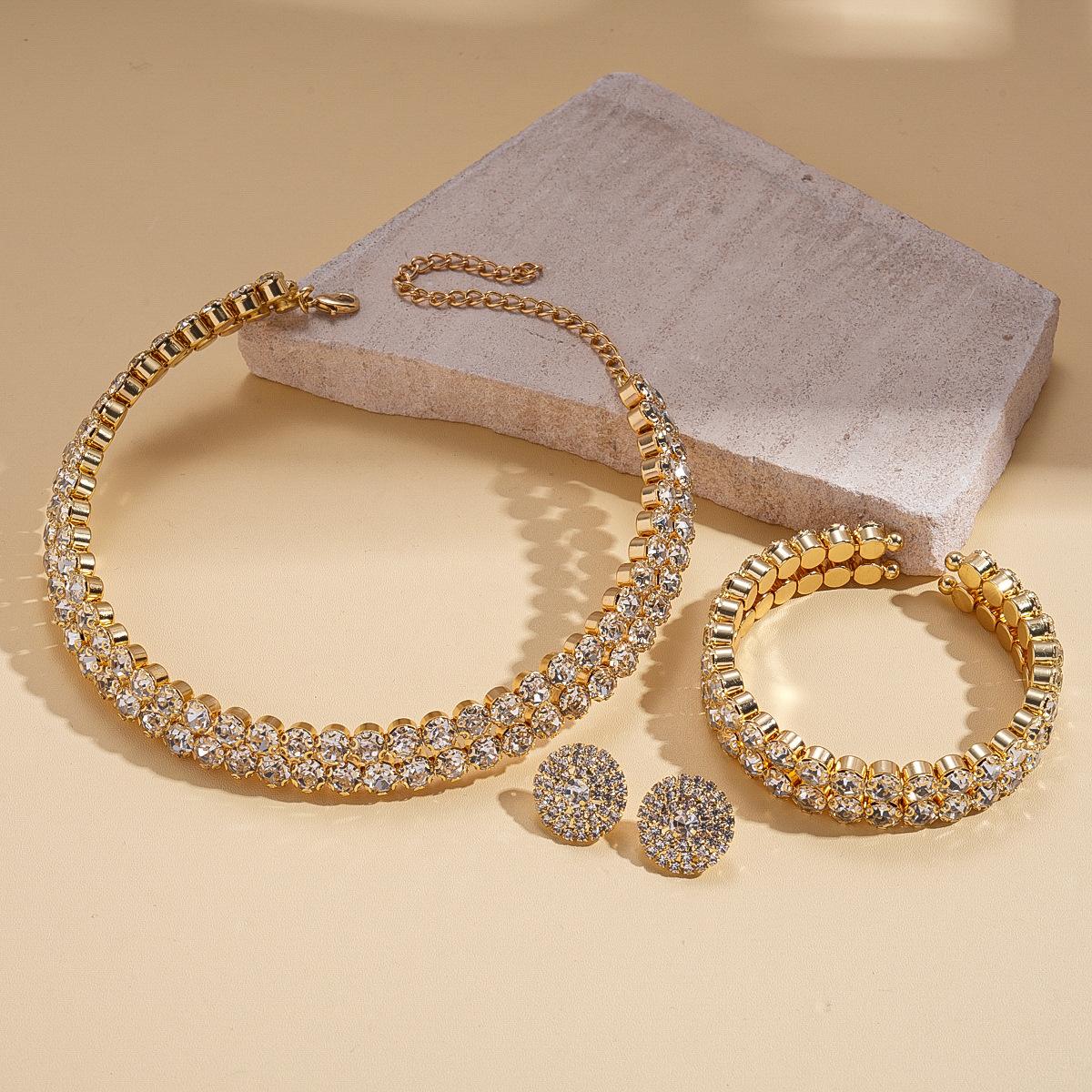 Three-piece wind-encrusted diamond geometric double-layer round neck chain retro exquisite necklace