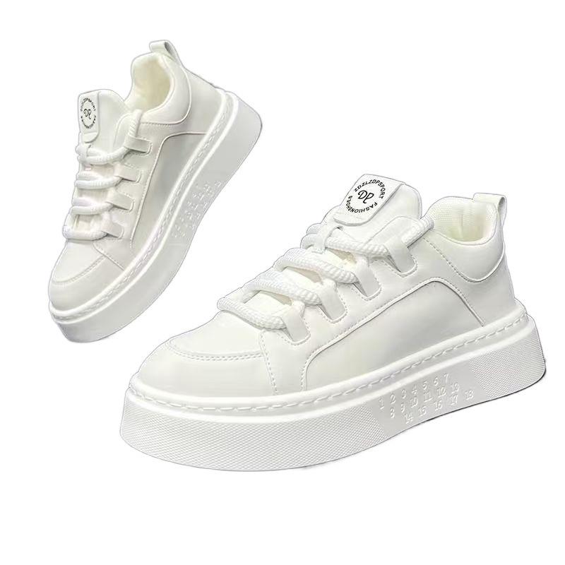 Lehký luxusní high-end platformový pánský obuv 2025 jaro a léto nové kožené bílé boty internetová celebrita výbuch korejská verze sportovní