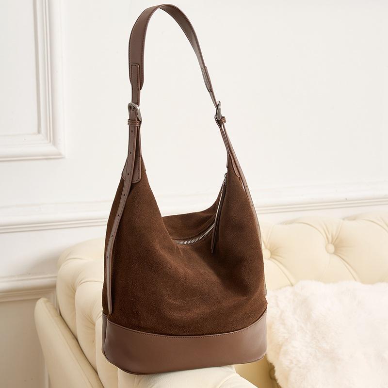 Large Capacity Commuting Bag, Light Luxury and High-end Single Shoulder Crossbody Bag, Women's New Top Layer Cowhide Bucket Bag