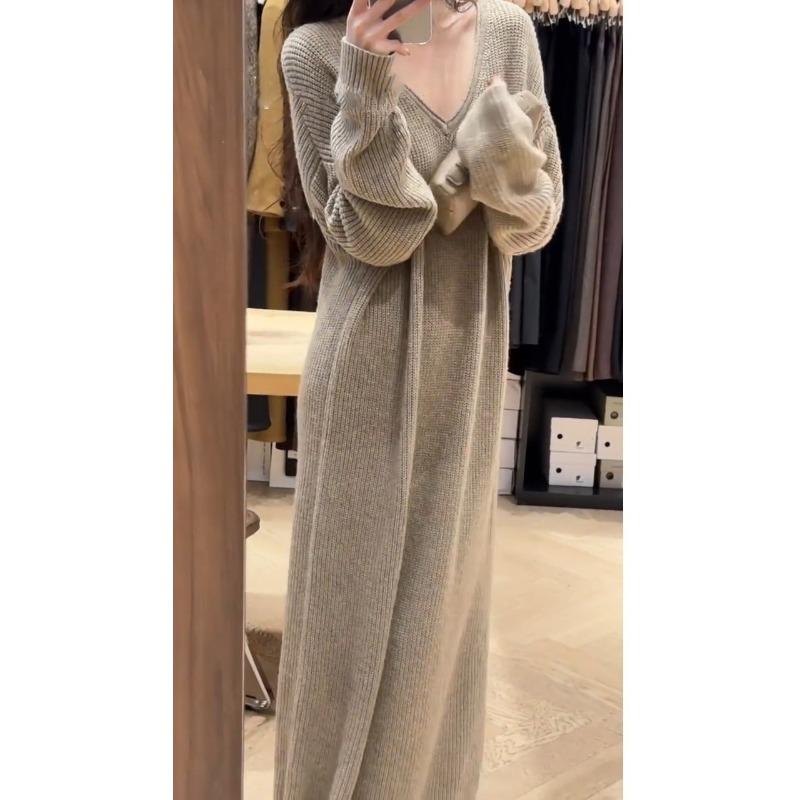 [] Lazy wind v-neck knitted sweater dress autumn and winter new high-end inner long skirt