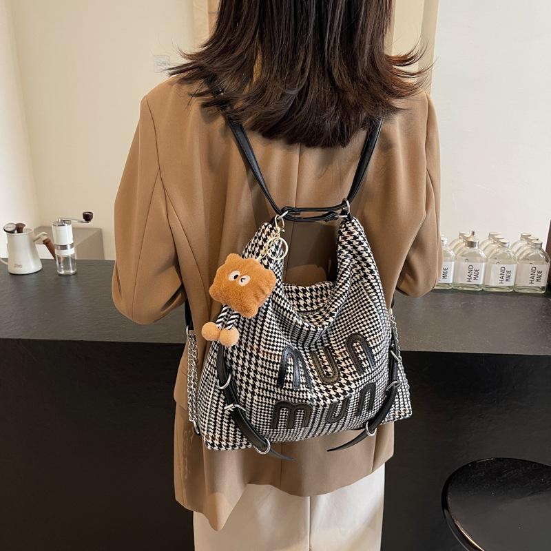 Large-capacity tote bag, simple commuter plaid commuter bag, women's 2025 autumn and winter new fashion shoulder armpit bag
