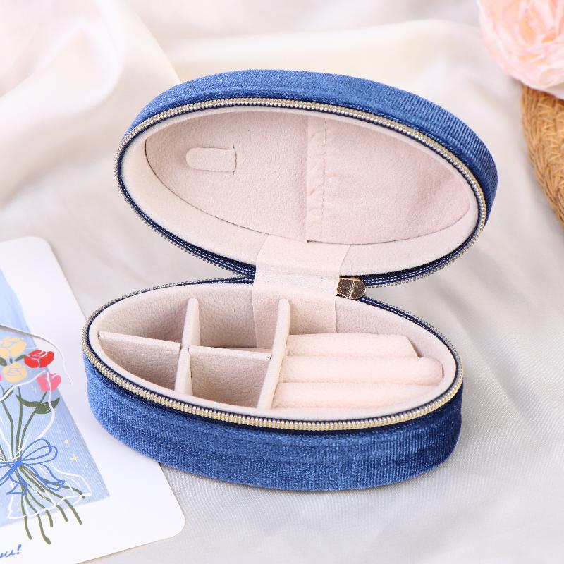 1pc Retro Oval Velvet Mini Portable Jewelry Box For Rings Earrings Bracelets Necklaces Zipper Jewelry Box (about 11*6CM)