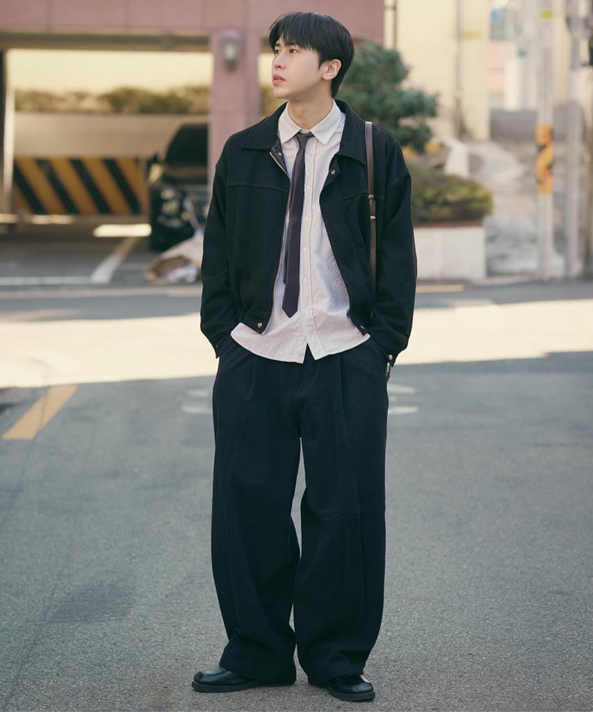 Mubeun Deep One-Pleat Wide Curved Cotton Pants Black