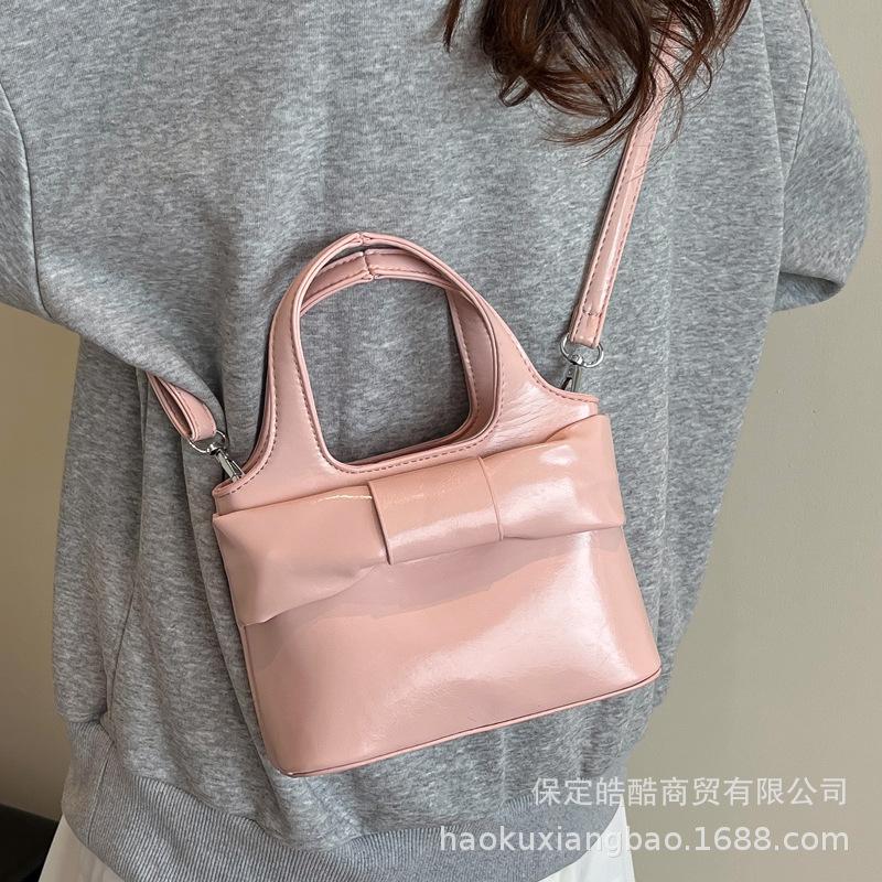 This Year's Popular Bucket Bag Women's 2025 New Fashion Foreign Style Messenger Bag Going Out Portable Shoulder Bag