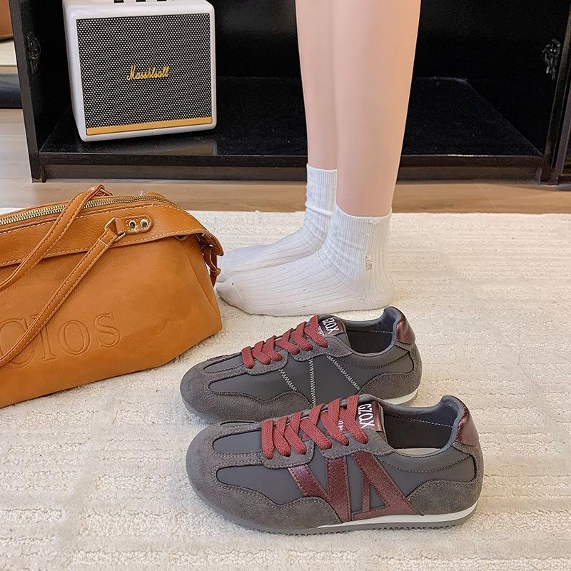 Retro inner height increase women's new autumn versatile casual sports board shoes fashionable flat bottom