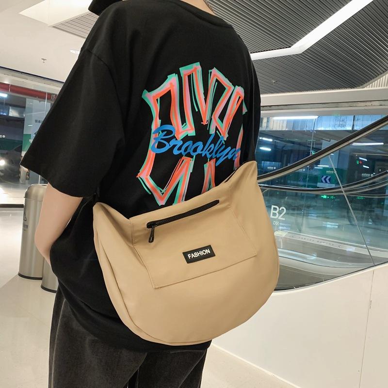 Korean Retro Street Messenger Bag High Value Simple Casual Neutral Style Dumpling Bag Men's and Women's Large Capacity Messenger Bag