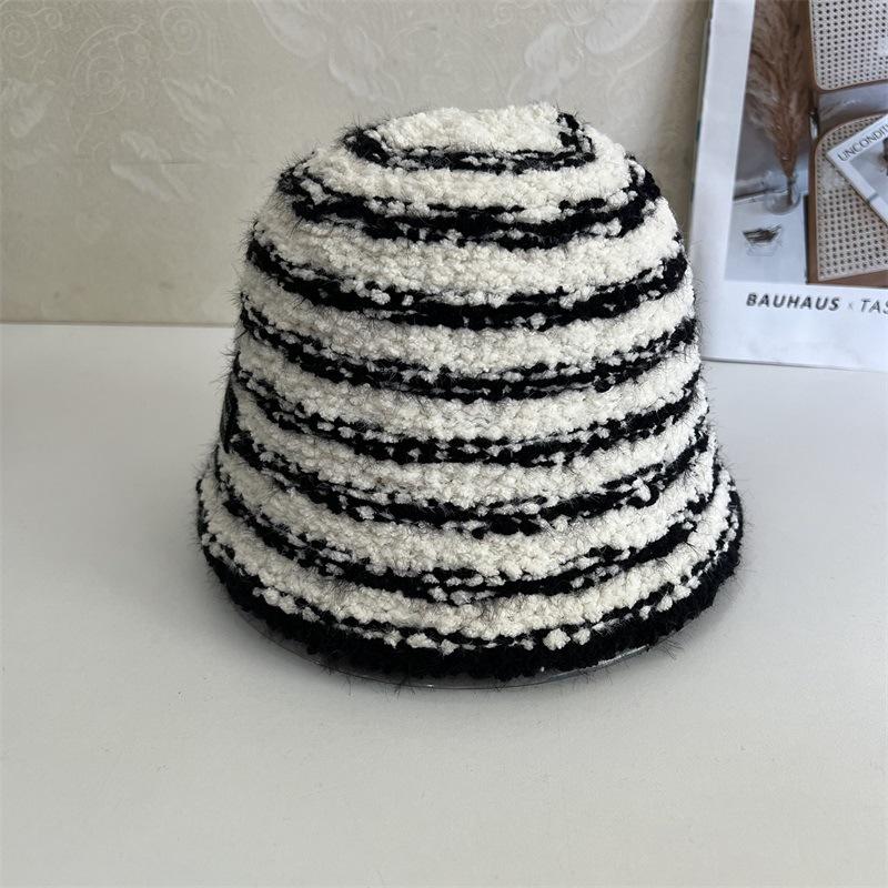 Autumn and Winter Black and White Striped Bucket Hat Women's Casual Breathable Bucket Hat Fashion Knitted Basin Hat Literary and Versatile Thermal Hat