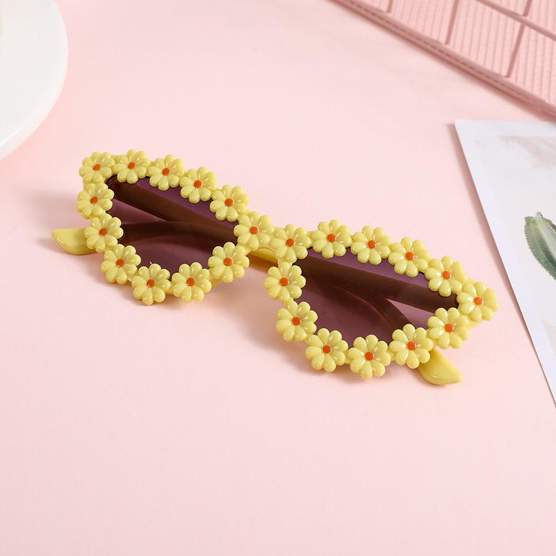 Cute Kids Sunglasses Colors Daisy Cat Eyes Sunglasses New 1-8 Year Old Baby Decorative Sunglasses Trendy Children's Sunglasses
