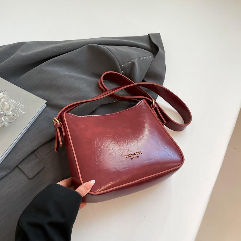 Premium bag women's 2025 new armpit bag fashionable versatile shoulder messenger bag popular women's bag wholesale