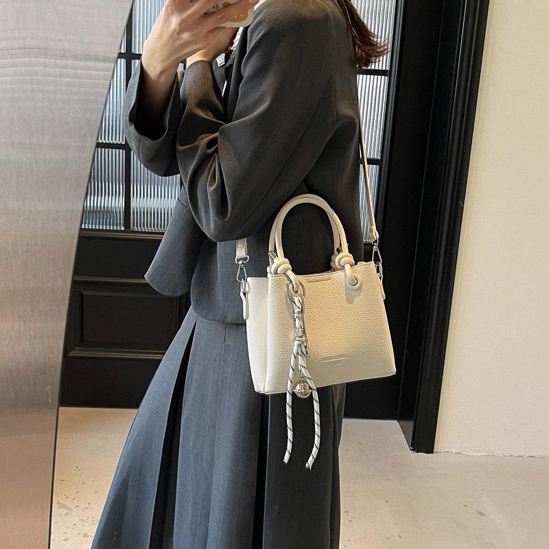 Premium sense niche bag women's 2025 new spring and summer versatile messenger bag popular handbag bucket bag