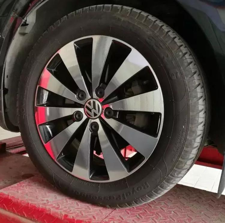 Naklejki na piasty kół Volkswagen Sagitar: Zmiana Koloru Galwanicznego, Ostrzeżenie, Ochrona przed Zarysowaniami