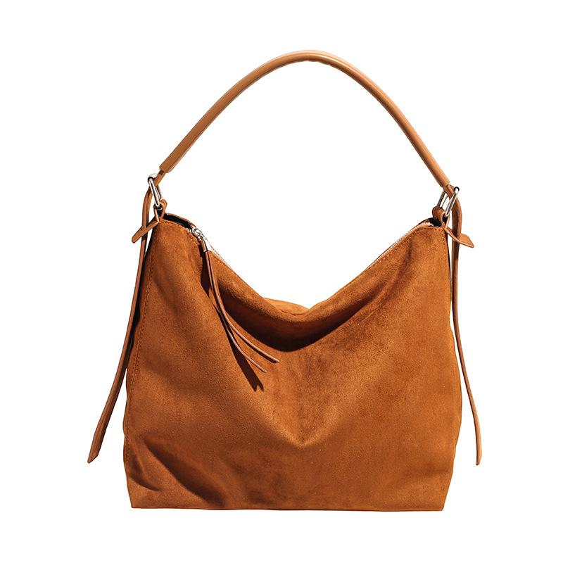 

Vintage suede tote bag, new large-capacity versatile commuter underarm bag, shoulder messenger bag. коричневый