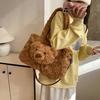 Nisch söt björndocka axelväska dam 2025 ny avslappnad stor kapacitet dubbel axel pälsig tygväska