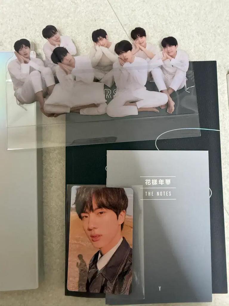 BTS (Plný set) Balíček alb Bangtan Boys (Zahrnuje Poka + Samolepky s komponenty + Poznámkový blok atd.) Použitý