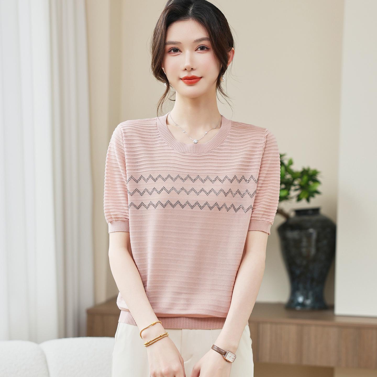 

Mother s Short-Sleeve Knitted T-Shirt: Loose-Fit, Ice Silk Top for Middle-Aged & Elderly Women, Summer 2026 Style 5XL (suitable for 150-165 jin) розовый