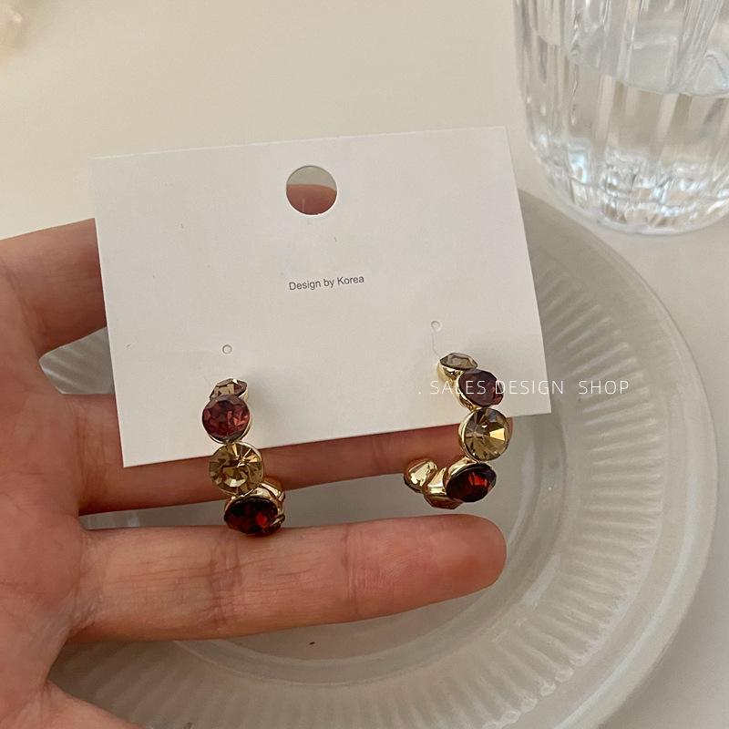 Korean Geometric C-Shaped Rhinestone Stud Earrings: Elegant, Versatile Design for Women.