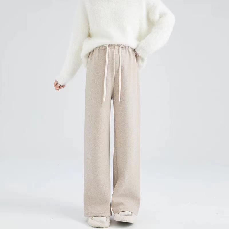 Maternity Velvet Wide-Leg Pants for Autumn/Winter - Large Size, Warm, Stylish, and Discreet for Expecting Mothers