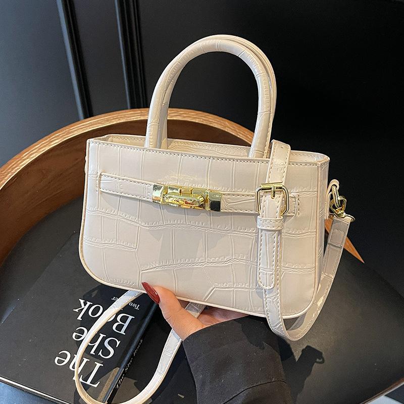 2025 Spring New Women's Niche Underarm Bag Retro Fashion Clutch Bag Premium Feeling Baguette Shoulder Messenger Bag