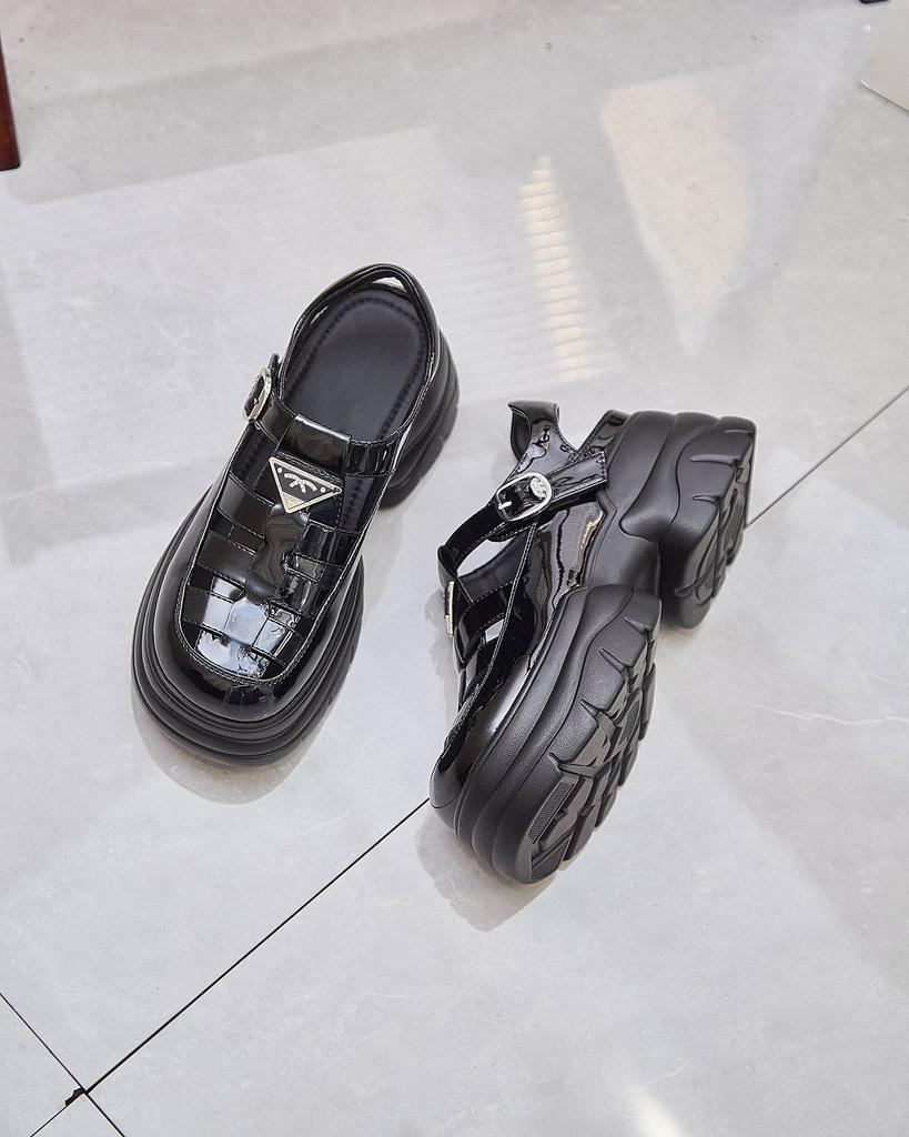 Summer Hollow Breathable Thick Sole Height Increase Small Muffin Bottom Loafers Women's 2025 New Shoes Bag Head Sandals